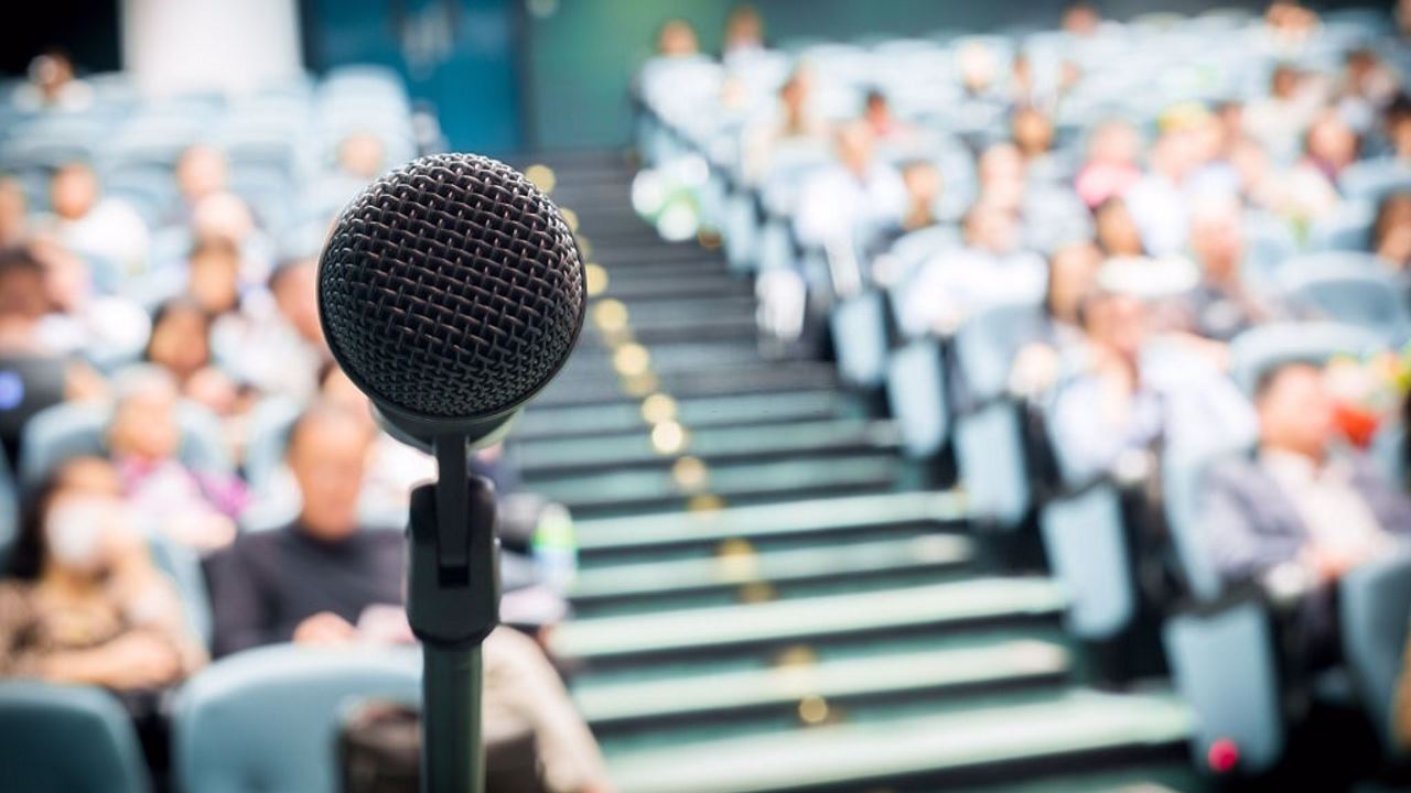10 Tips Mengatasi Rasa Gugup untuk Meningkatkan Keterampilan Public Speaking